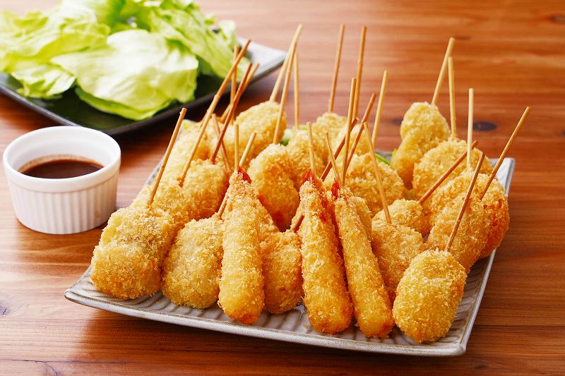 シンコーフーズ 串揚げバラエティセット　９種×各３本 エリンギ豚巻き串揚げ、ポテト串揚げ、鶏串カツ、レンコン串揚げ、えび串揚げ、豚串カツ、椎茸串揚げ、イカ串揚げ、玉ネギ串揚げ 各3本